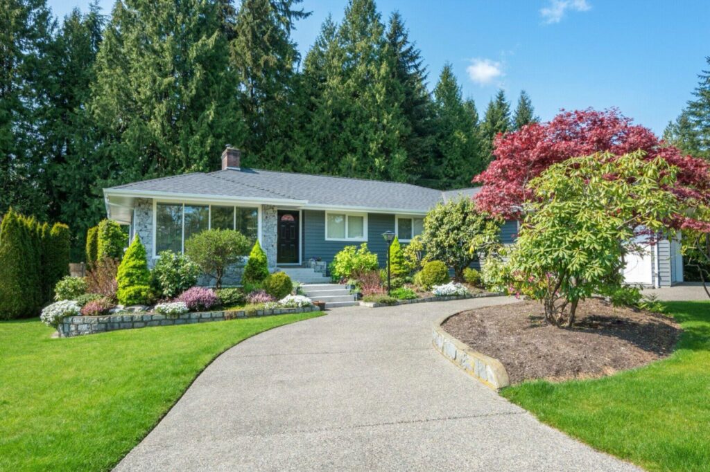 The Benefits of Combining Landscaping and Hardscaping for Curb Appeal