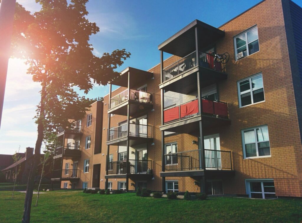 The Benefits of Touring Apartments Before Signing a Lease