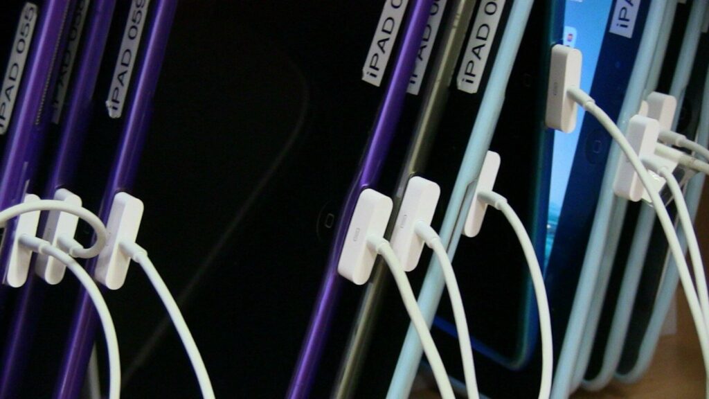 Top 4 Benefits of Installing a Charging Station Cabinet in Your Business