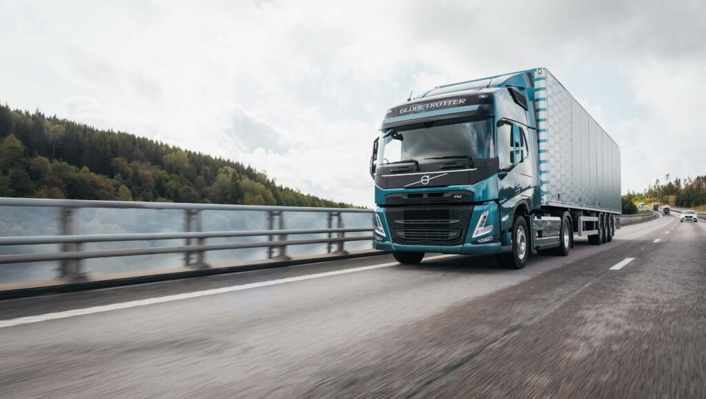 How to Utilize Technology to Improve Truck Transportation Efficiency