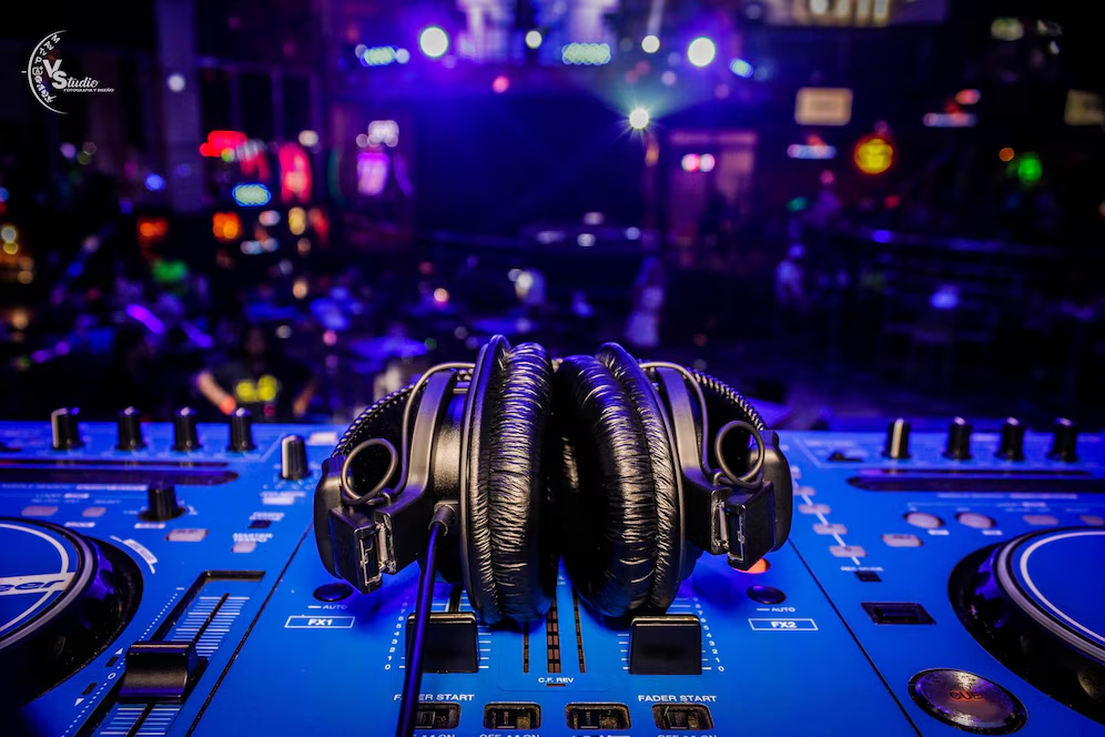 The Ultimate Guide To Hiring Professional DJs In Sydney image 3